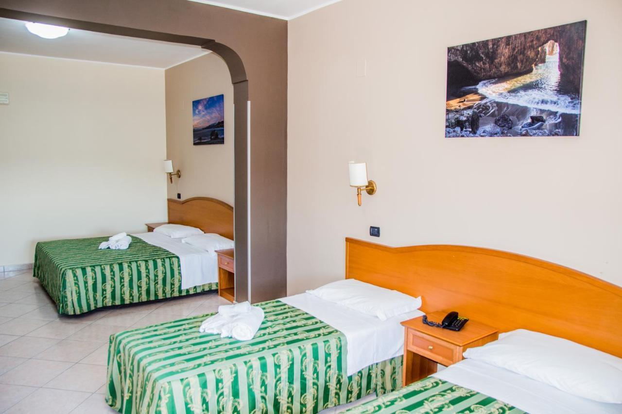 Hotel San Giorgio Сан-Никола-Арчелла Экстерьер фото