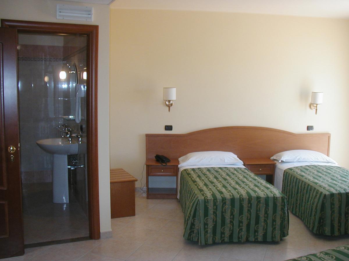 Hotel San Giorgio Сан-Никола-Арчелла Экстерьер фото